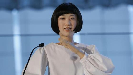 Japan's android newsreader<BR>日机器人女主播似真人