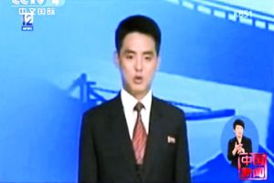 Softer news style in DPRK<BR>朝鲜'花美男'播音员亮相