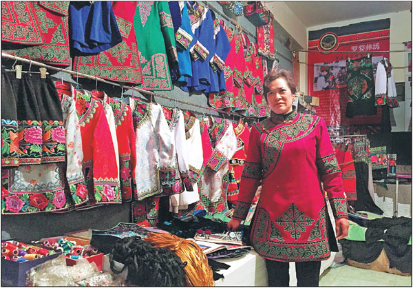 Ethnic Yi Embroidery Caters To Modern Tastes
