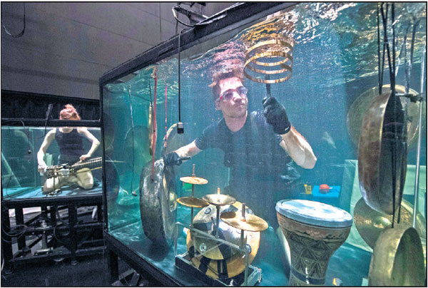 Aquarium musicians rise to new depths