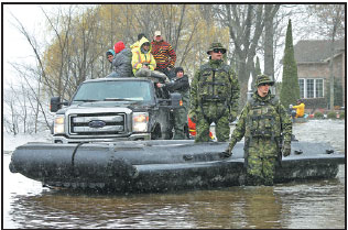 Man, young girl missing in Quebec flooding