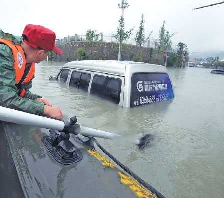 Typhoon Merbok slashes its way into S. China