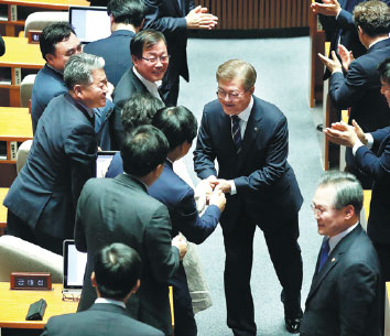 S. Korean president calls for job-creating extra budget