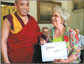 Delegation teaching Europeans about Tibet