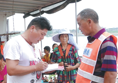 The Xiangjiang River ferryman who saves souls for a living