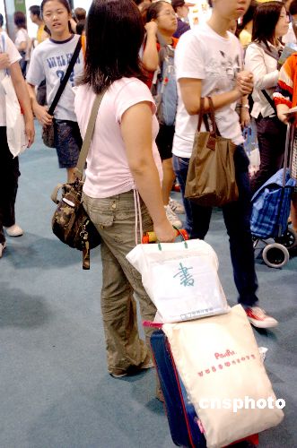 HK Book Exhibition attracts many (photos attached)