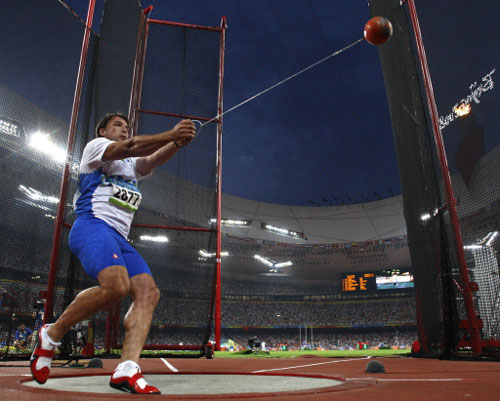 Kozmus of Slovenia wins men's hammer throw gold