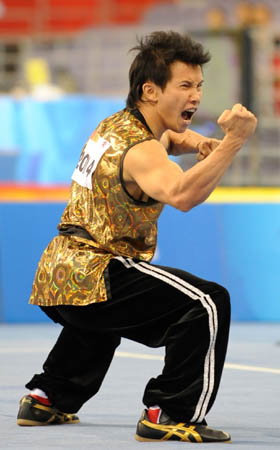 Pui Fook Chien of Malaysia performs during men&apos;s Nanquan (southern fist) of the Beijing 2008 Wushu Competition in Beijing, China, Aug. 21, 2008. Pui Fook Chien ranked 2nd in men&apos;s Nanquan competition with a score of 9.72. (Xinhua/Chen Yehua)