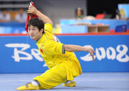  Zhao Qingjian of China performs during men&apos;s Daoshu (broadsword play) of the Beijing 2008 Wushu Competition in Beijing, China, Aug. 21, 2008. Zhao Qingjian ranked 1st in men&apos;s Daoshu competition with a score of 9.85. (Xinhua/Chen Yehua)