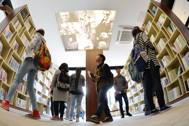 Pages of Qian Xiaohua's life through his bookstores