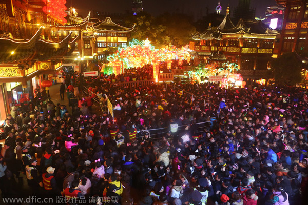 Shanghai should not call off public events