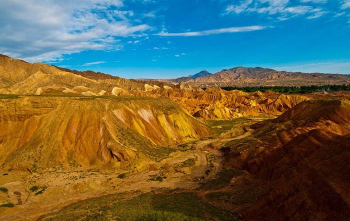 Zhangye, a city base from which to explore Danxia landform
