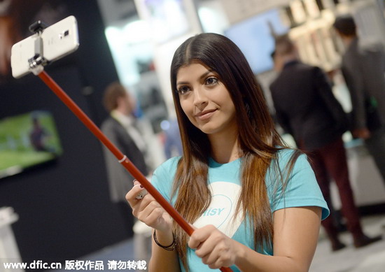 Should selfie sticks be banned?