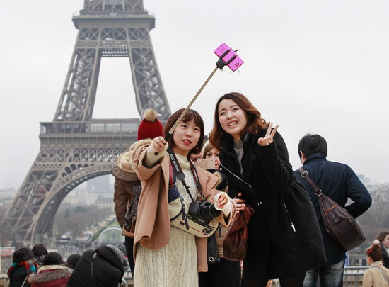 Should selfie sticks be banned?