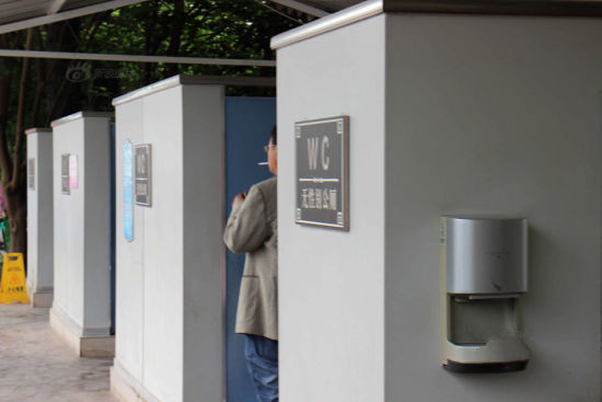 Should public toilets be unisex?