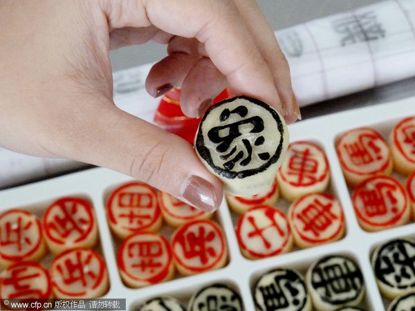 People happy to see fairly priced moon cakes