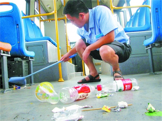 Is it rude to eat on mass transit?