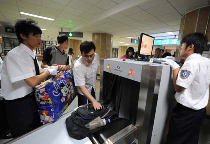 Nanjing's subway bag check policy is risk to security