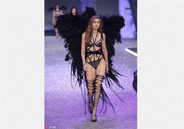 Does Victoria's Secret fashion show objectify women?