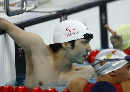 Suzuki Takeyuki(L) of Japan reacts after the SB3 final of men&apos;s 50m breaststroke during the Beijing 2008 Paralympic Games at the National Aquatics Center in Beijing, Sept. 11, 2008. Suzuki claimed the title of the event with a time of 49.06 secs.