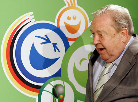 Lennart Johansson, chairman of the Organising Committee arrives for a news conference after a team workshop for the upcoming soccer World Cup in Duesseldorf March 7, 2006. Several coaches and federations had urged FIFA at the meeting to extend a deadline for the 32 teams to nominate their 23-man squads from mid-May until the end of May. [Reuters]