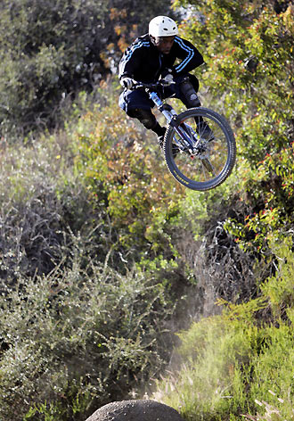 Craig Bonner practices his jumps on the "whoops" trail on the Santa Monica mountains in Los Angeles, California March 11, 2006. [Reuters]
