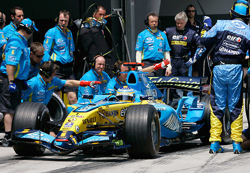 Renault Formula One driver Fernando Alonso of Spain speeds off from the pit after refuel and changing tyres during a qualifying session for Malaysian F1 Grand Prix at Sepang International Circuit, outside Kuala Lumpur March 18, 2006. Renault's Giancarlo Fisichella took pole position with a flying late lap in qualifying for the Malaysian Grand Prix on Saturday. [Reuters]