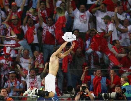 Maresca of Sevilla celebrates in front of Sevilla supporters after scoring against Middlesbrough during the UEFA Cup final soccer match in Eindhoven, Netherlands, May 10, 2006.
