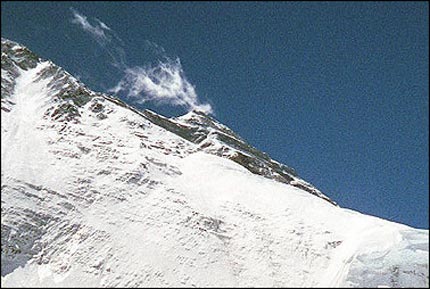 A view of Mount Everest. New Zealand mountaineer Mark Inglis, who lost both his legs in a climbing accident 24 years ago, has become the first double amputee to reach the summit of Mount Everest.(AFP