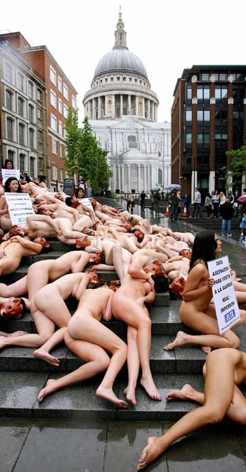 Nude PETA (People for the Ethical Treatment of Animals) activists protest against the Queen's palace guards' ceremonial bearskin hats at Peter's Hill in central London, near the St. Paul's Cathedral, May 21, 2006. 