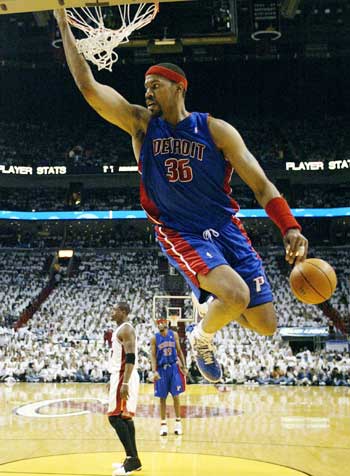 Detroit Pistons forward Rasheed Wallace (top) dunks against the Miami Heat during their NBA Eastern Conference Finals Game 3 playoff match-up against the Detroit Pistons in Miami, Florida, May 27, 2006. The Heat defeated the Pistons 98-83 to take a 2-1 series lead. 