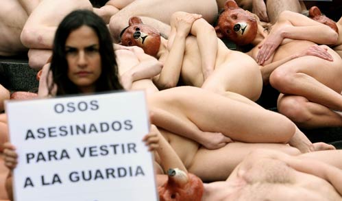 Nude PETA (People for the Ethical Treatment of Animals) activists protest against the Queen's palace guards' bearskin hats at Peter's Hill in central London May 21, 2006. The banner reads "Bears slaughtered for the Queen's guards". 