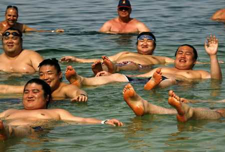 Japanese sumo wrestlers float in the water during a visit to the Dead Sea June 8, 2006. A team of Japan's and the world's top sumo wrestlers arrived in Israel on Sunday for a six-day visit. 
