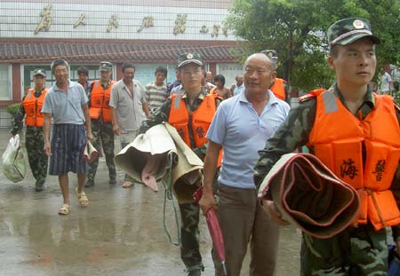 Chinese maritime police evacuate residents before the coming of Saomai in Wenzhou, East China's Zhejiang Province August 10 2006. At least 571,376 people in China -- 305,376 in Zhejiang and 266,000 in Fujian -- have been evacuated, from the path of Typhoon Saomai, which has upgraded to extremely powerful, Xinhua reported.[Xinhua] Detail