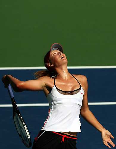 Russia's Maria Sharapova serves to France's Marion Bartoli during the JPMorgan Chase Open women's tennis tournament in Carson, California, August 10, 2006.