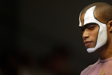 A model displays a creation by Colombian designer Carlos Valenzuela during Cali Exposhow 2006 in Cali September 7, 2006. 