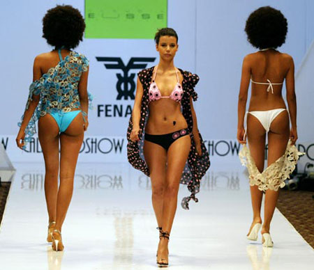 Models presents creations by Colombian designer Claudia Eusse at the Cali Exposhow fashion week in Cali September 6, 2006. 