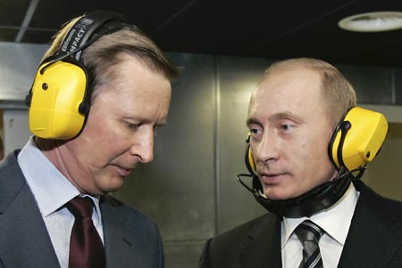 Russian President Vladimir Putin (R) and Defence Minister Sergei Ivanov talk at a shooting gallery of the new GRU military intelligence headquarters building during a visit there in Moscow November 8, 2006. 