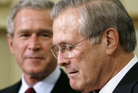 U.S. President George W. Bush (L) looks toward Secretary of Defense Donald Rumsfeld after Bush announced Rumsfeld's replacement at the White House in Washington November 8, 2006. Rumsfeld, the controversial face of U.S. war policy, quit on Wednesday after Democrats rode Americans' anger and frustration over Iraq to victory in Tuesday's congressional elections.