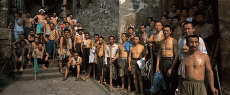 People in Chongqing [Photo by He Xingyou]