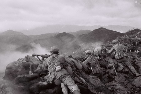 Soliders at the battlefront of Laoshan Mountain [Photo by Wang Changgen]