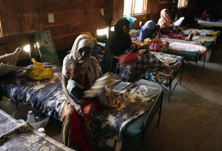 Somali refugee women sit with their sick babies inside a paediatric section of a hospital in Ifo camp near Dadaab, about 80km (50 miles) from Liboi on the border with Somalia in north-eastern Kenya, January 8, 2007. Aid agencies are operating three large refugee camps in Dadaab where about 160,000 Somali refugees are held and said they could provide more staff to help Kenya with any new influx. 