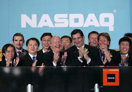 Nasdaq Chief Executive Bob Greifeld (3rd R), U.S. Ambassador to China Clark Randt (3rd L) and representatives from Chinese companies listed on Nasdaq attend the Nasdaq remote market open ceremony in Beijing April 3, 2007. Expected reforms to the U.S. Sarbanes-Oxley legislation on accounting would make it easier for Chinese firms to list in the United States, Greifeld said on Tuesday. 