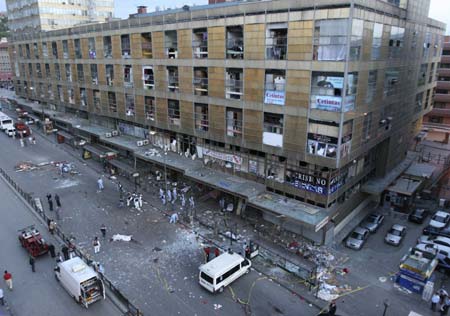 A view of the damage to a shopping mall caused by an explosion in Ankara May 22, 2007. A bomb outside a crowded shopping mall in Turkey's capital Ankara killed five people and injured at least 60 people on Tuesday, Prime Minister Tayyip Erdogan said. 