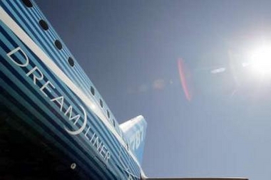 The Boeing 787 Dreamliner aircraft sits outside the Boeing assembly plant in Everett, Washington, July 8, 2007. [Reuters]