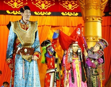 The world's tallest man, Bao Xishun, who stands 2.36 metres (7 feet 9 inches), as his bride is unveiled at their public wedding ceremony at the tomb of Kublai Khan on the outskirts of Erdos, in China's northern Inner Mongolia Autonomous Region, Thursday, July 12, 2007. Bao married 1.68-meter-tall Xia Shujuan, who is half the groom's age at 28, after conducting a worldwide search for a bride. Xia is from Bao's hometown of Chifeng in northern China. [AP]