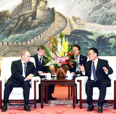 Wu Bangguo meets with Putin