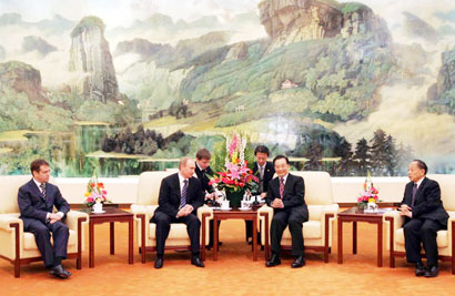 Premier Wen meets with Putin