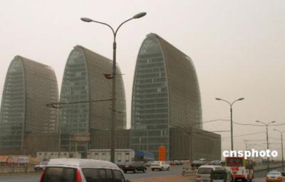 Strong sandstorm hits Beijing