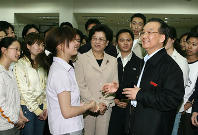 Premier Wen visits students